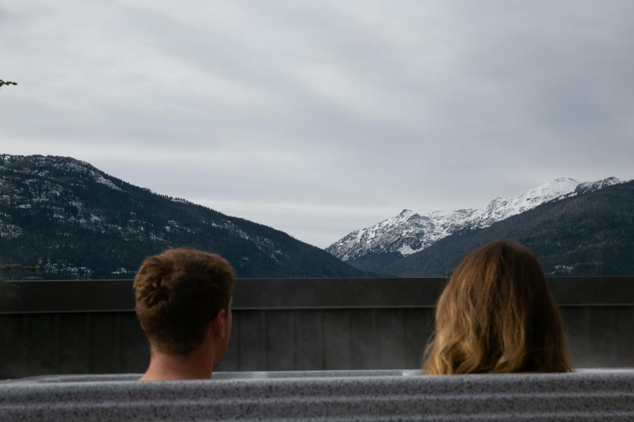 Sundial Hotel Whistler Esterno foto