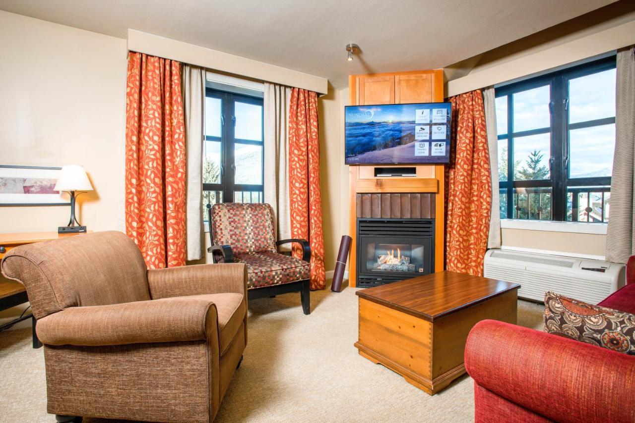 Sundial Hotel Whistler Esterno foto