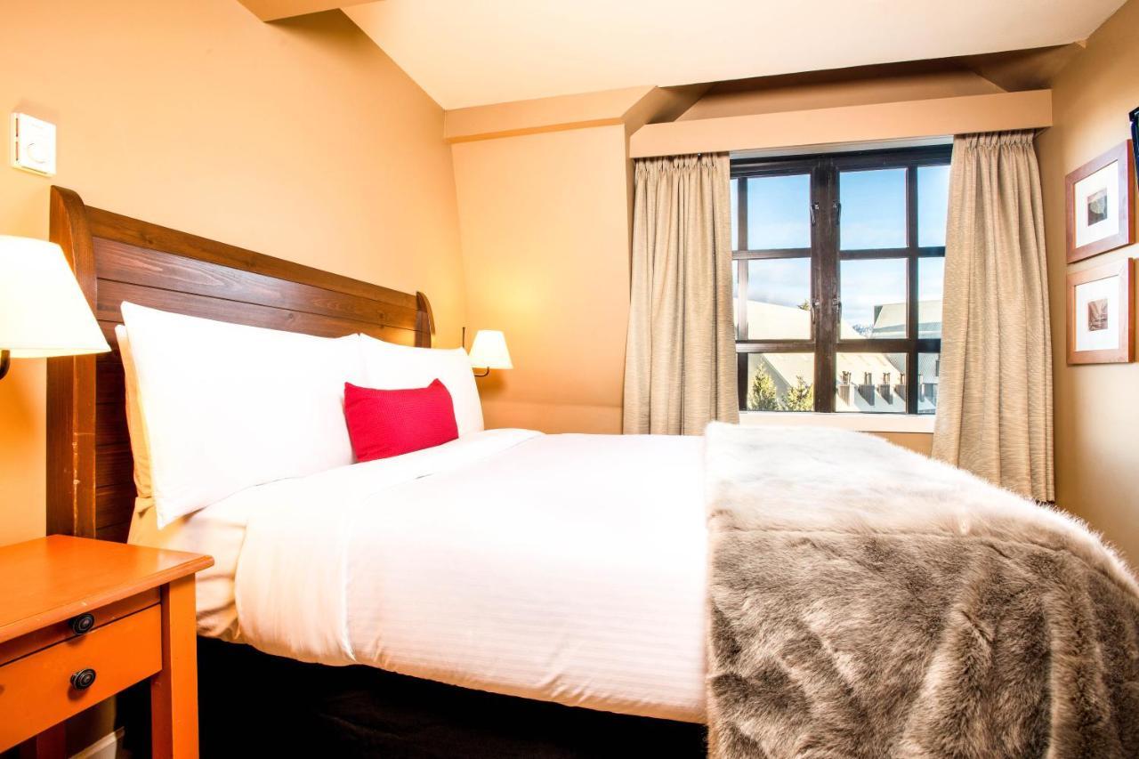 Sundial Hotel Whistler Esterno foto