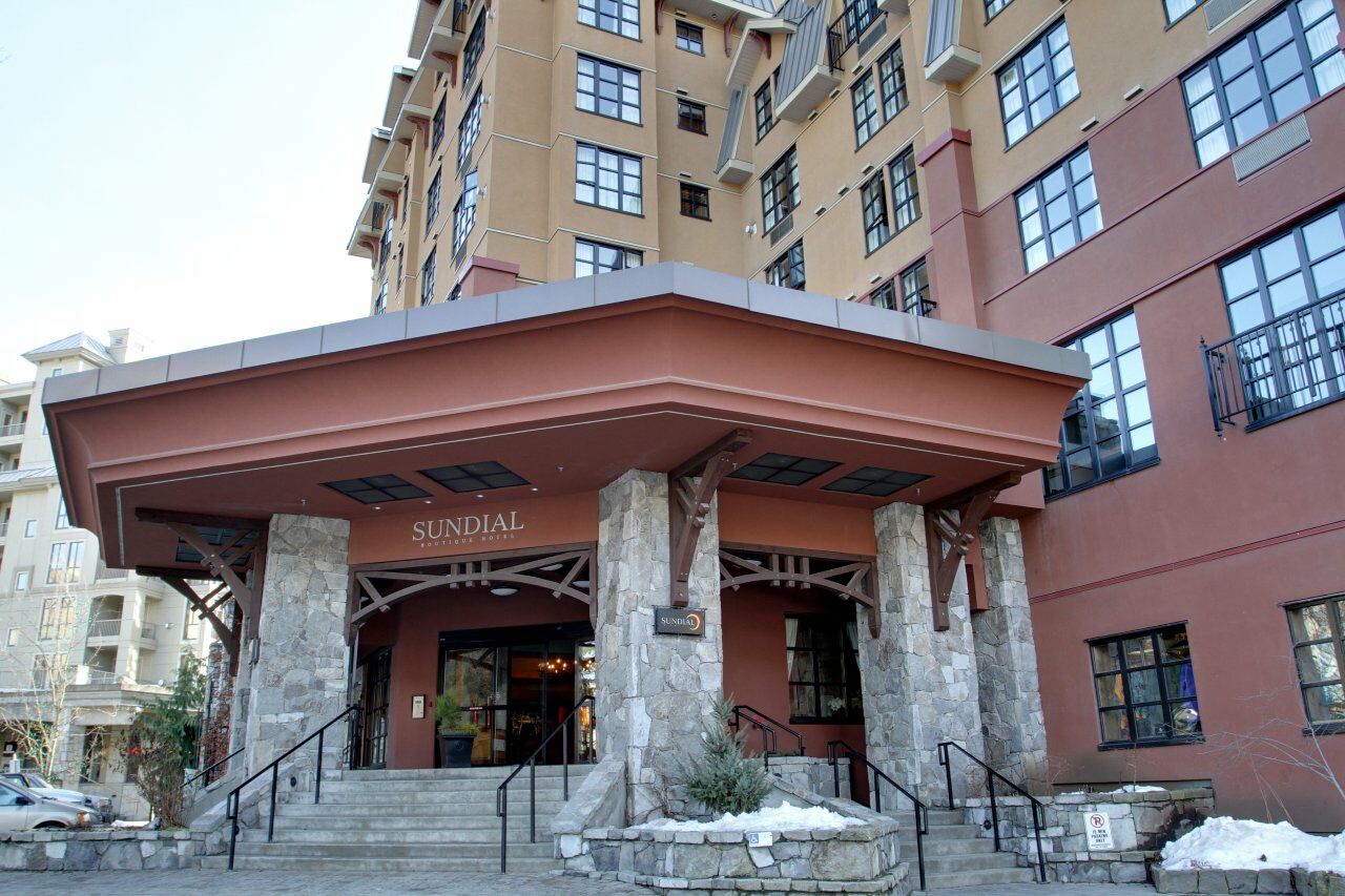 Sundial Hotel Whistler Esterno foto
